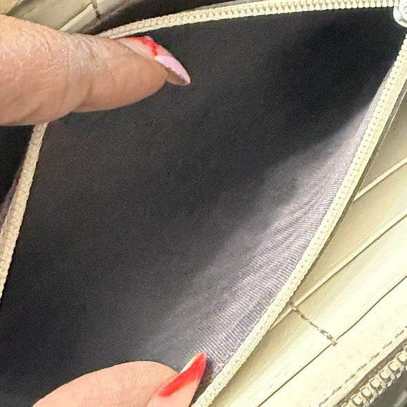 Gucci Beige and Green Monogram Clutch - Picture 11 of 11